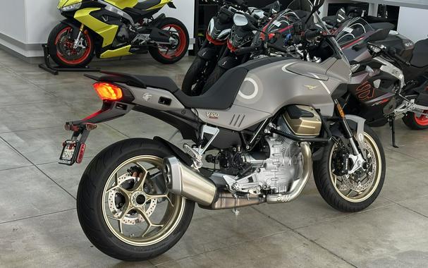 2024 Moto Guzzi V100 Mandello