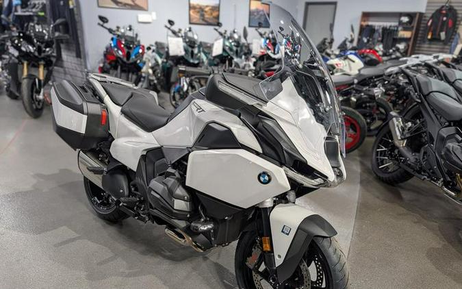2026 BMW R 1300 RT Alpine White 3