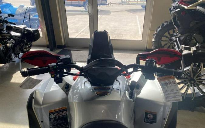 2026 Can-Am® Renegade X mr 1000 R Hyper Silver & Legion Red