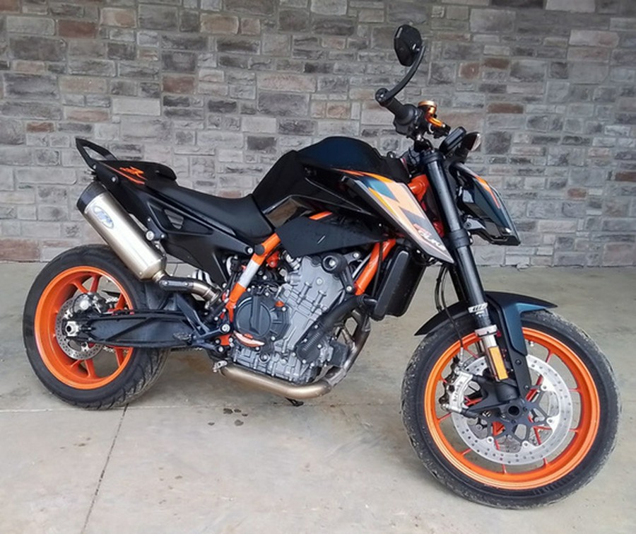 2022 KTM Duke 890 R