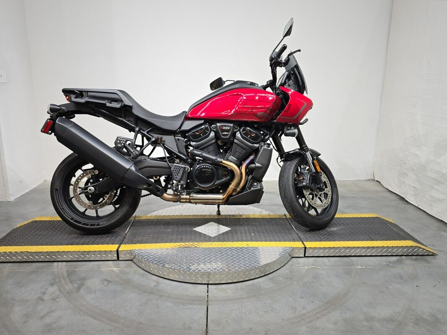 RA1250ST 2025 Pan America® 1250 ST