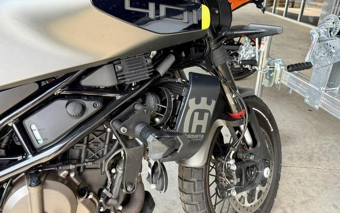 2024 Husqvarna® Svartpilen 401