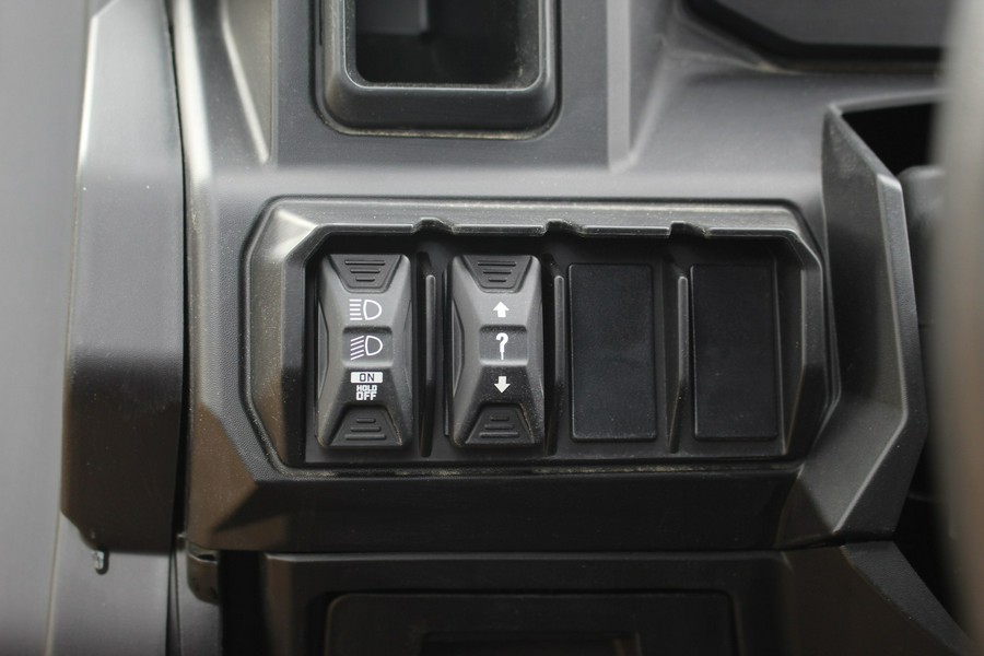 2026 Can-Am DEFENDER MAX XT HD11