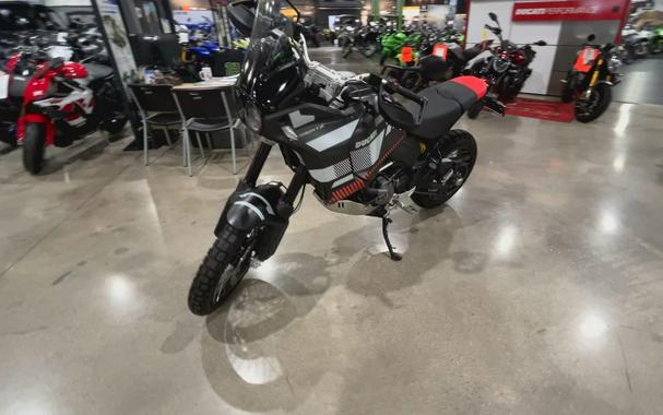 2024 Ducati DESERT X