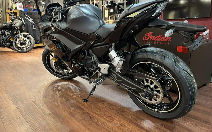 2024 Kawasaki Ninja® 650 Metallic Matte Dark Gray/Metallic Spark Black