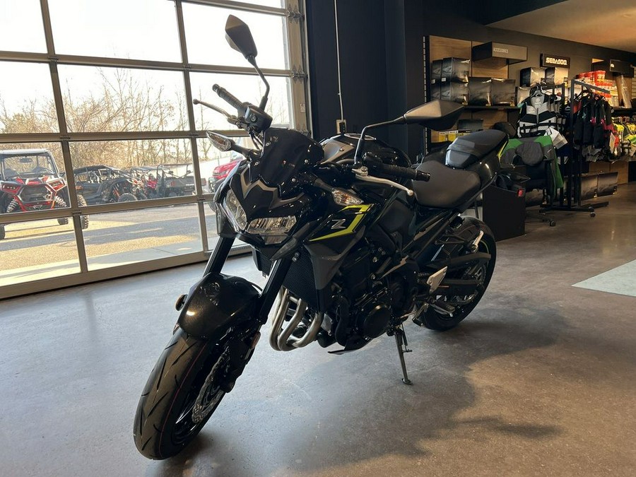 2024 Kawasaki Z900 ABS Metallic Spark Black/Metallic Matte Dark Gray