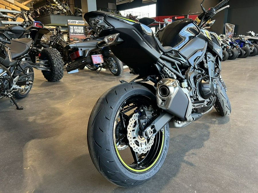 2024 Kawasaki Z900 ABS Metallic Spark Black/Metallic Matte Dark Gray