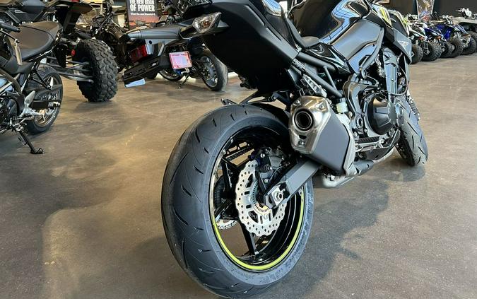 2024 Kawasaki Z900 ABS Metallic Spark Black/Metallic Matte Dark Gray