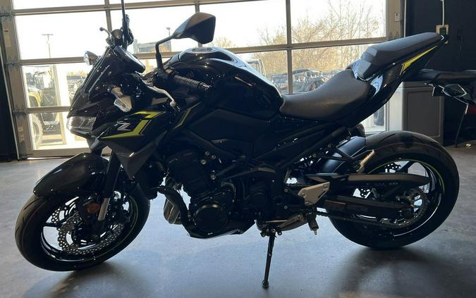 2024 Kawasaki Z900 ABS Metallic Spark Black/Metallic Matte Dark Gray