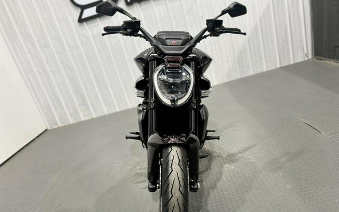 2026 DUCATI XDiavel V4 Black Lava