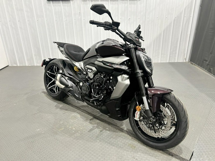2026 DUCATI XDiavel V4 Black Lava