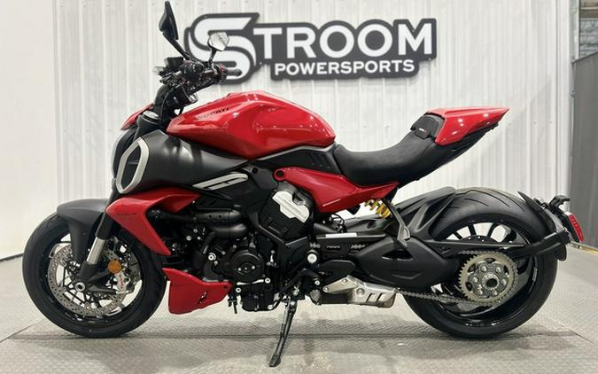 2025 DUCATI Diavel V4 Ducati Red