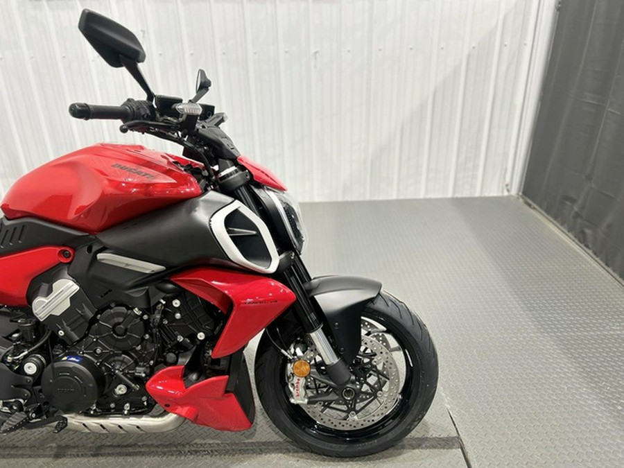 2025 DUCATI Diavel V4 Ducati Red