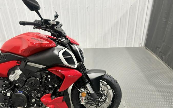 2025 DUCATI Diavel V4 Ducati Red