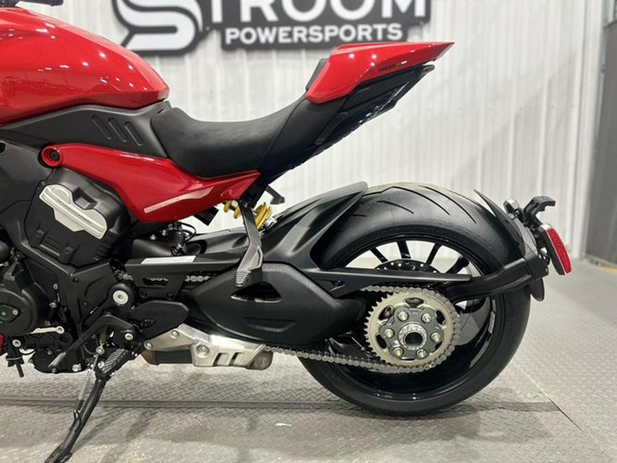 2025 DUCATI Diavel V4 Ducati Red