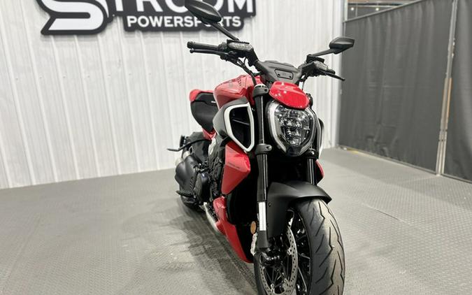 2025 DUCATI Diavel V4 Ducati Red