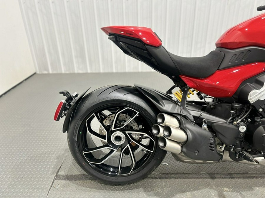 2025 DUCATI Diavel V4 Ducati Red