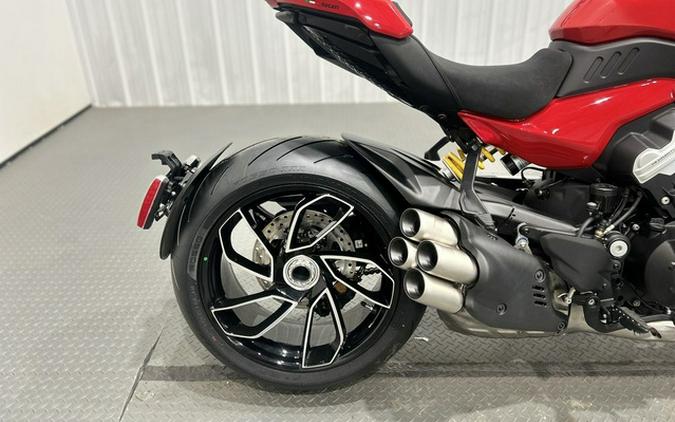2025 DUCATI Diavel V4 Ducati Red