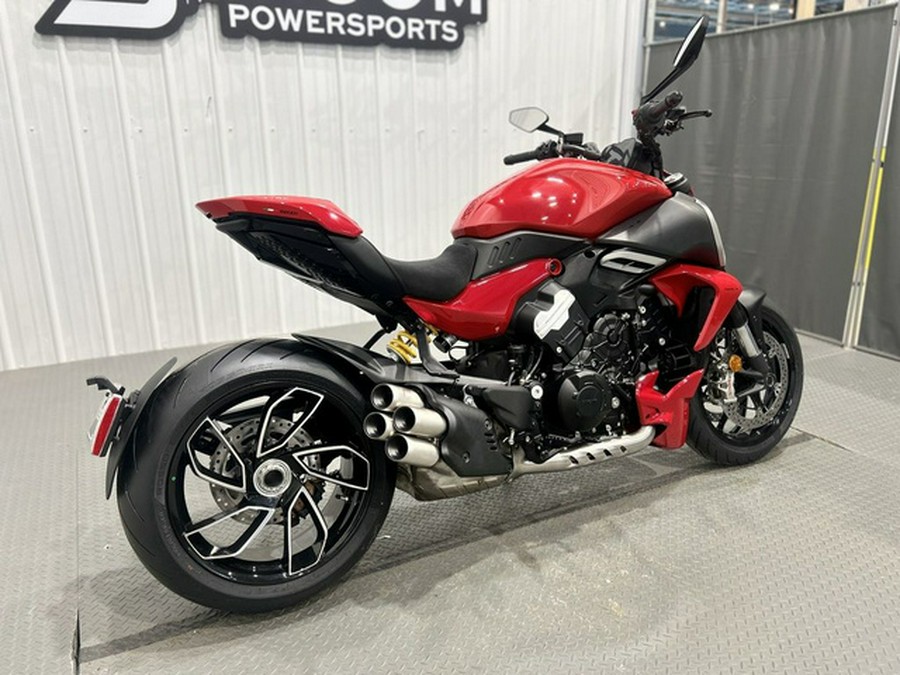 2025 DUCATI Diavel V4 Ducati Red