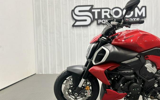 2025 DUCATI Diavel V4 Ducati Red