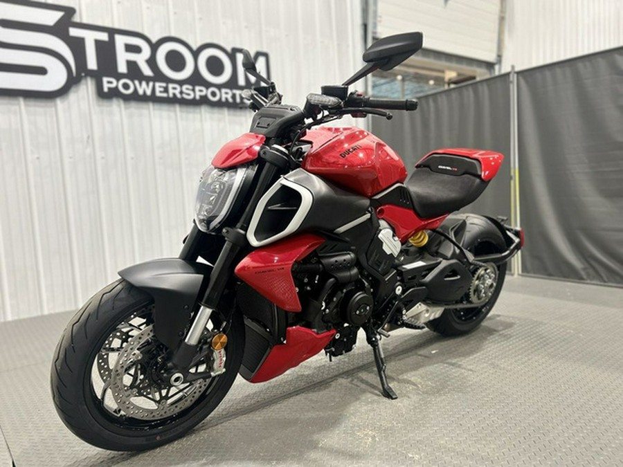 2025 DUCATI Diavel V4 Ducati Red