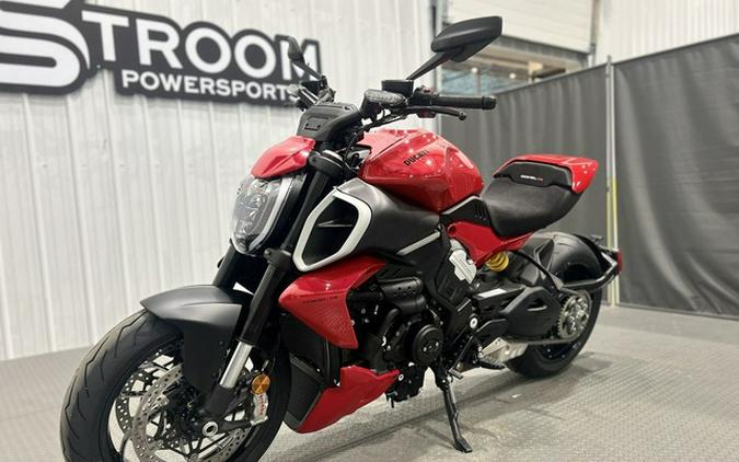 2025 DUCATI Diavel V4 Ducati Red