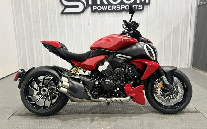 2025 DUCATI Diavel V4 Ducati Red