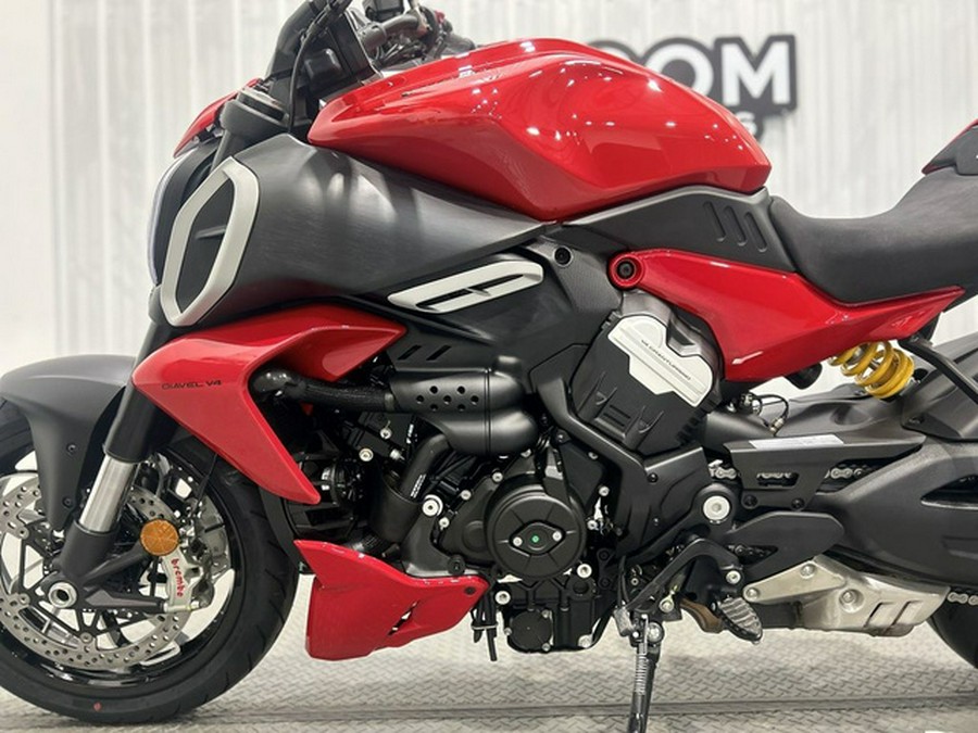2025 DUCATI Diavel V4 Ducati Red
