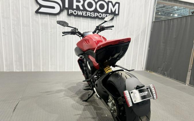 2025 DUCATI Diavel V4 Ducati Red