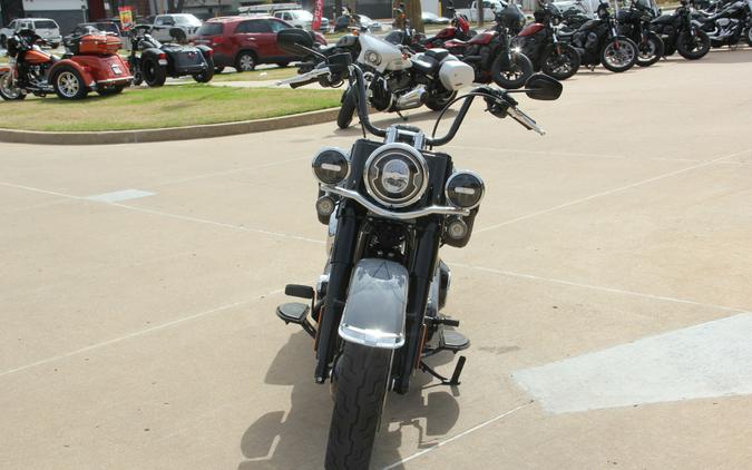 2026 Harley-Davidson Heritage Classic Solo Model