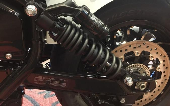 2025 Indian Motorcycle® Sport Chief Ghost White Metallic Smoke