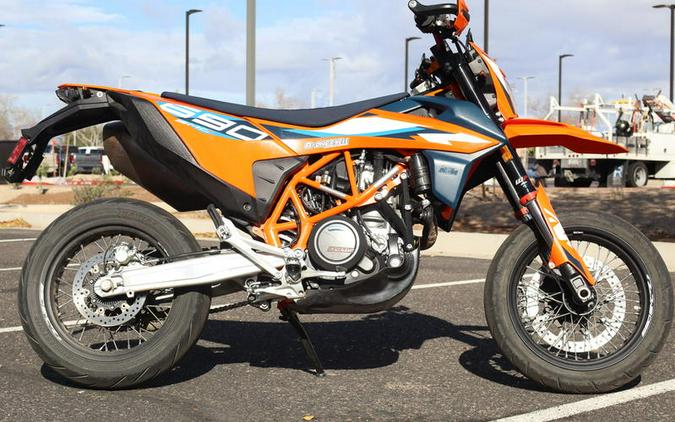 2024 KTM 690 SMC R