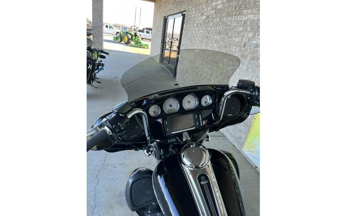 2017 Harley-Davidson® FLHXS Street Glide® Special