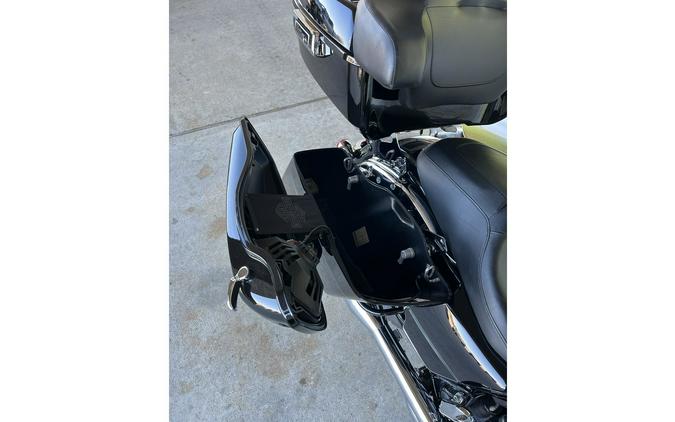 2017 Harley-Davidson® FLHXS Street Glide® Special