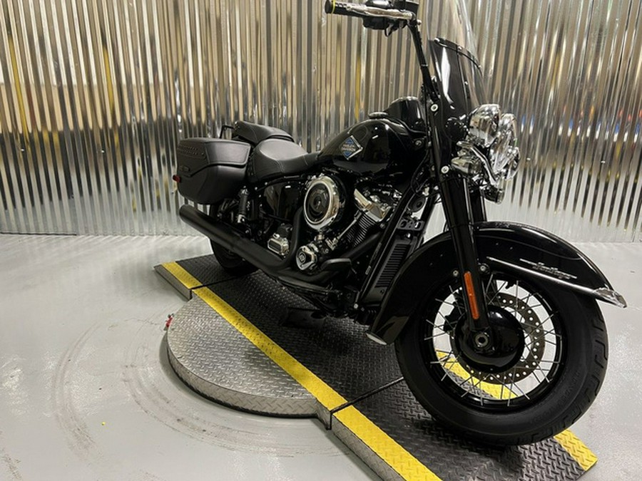 2025 Harley-Davidson FLHC - Heritage Classic