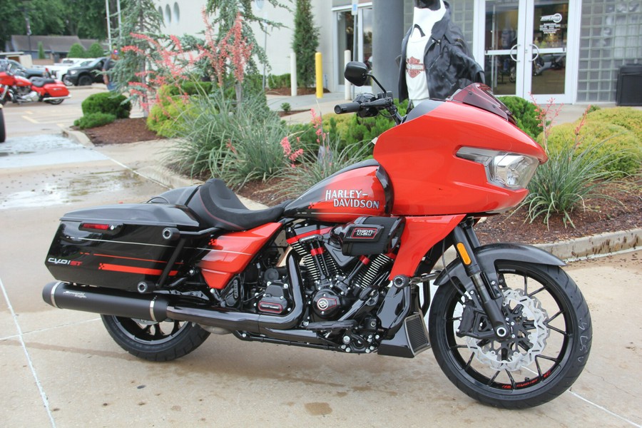 2026 Harley-Davidson CVO Road Glide ST Citrus Heat