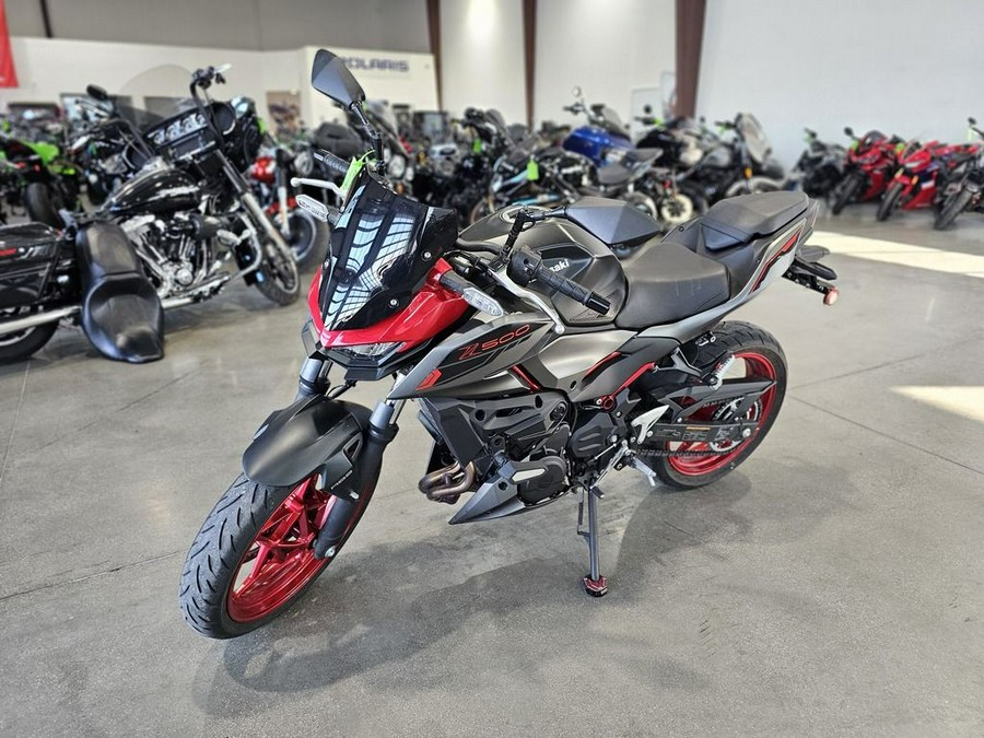 2025 Kawasaki Z500 SE ABS