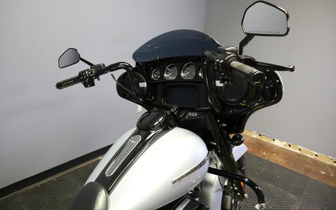 2019 Harley-Davidson Street Glide Special Barracuda Silver