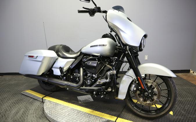 2019 Harley-Davidson Street Glide Special Barracuda Silver