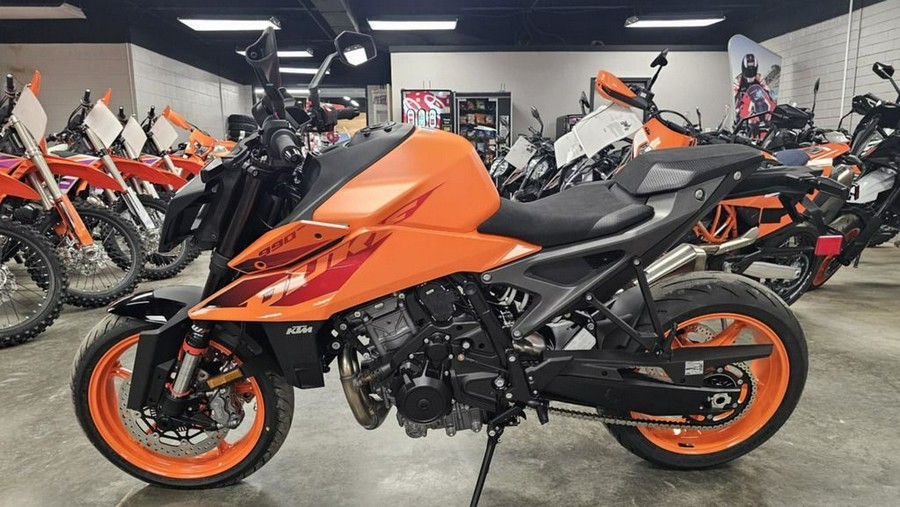 2024 KTM Duke 990