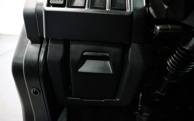 2024 Can-Am® Defender DPS CAB HD9