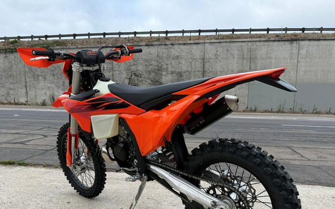 2027 KTM XC 150 W