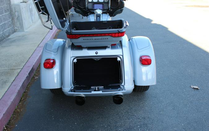 Harley-Davidson® Tri Glide® Ultra 2023 FLHTCUTG 852257T ATLAS SLV MTLIC