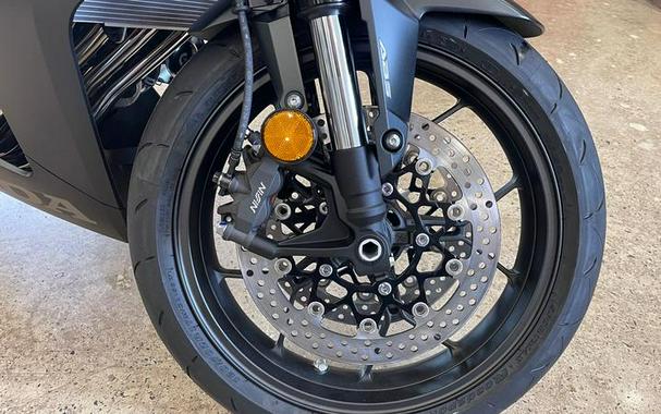 2026 Honda® CBR650R E-Clutch