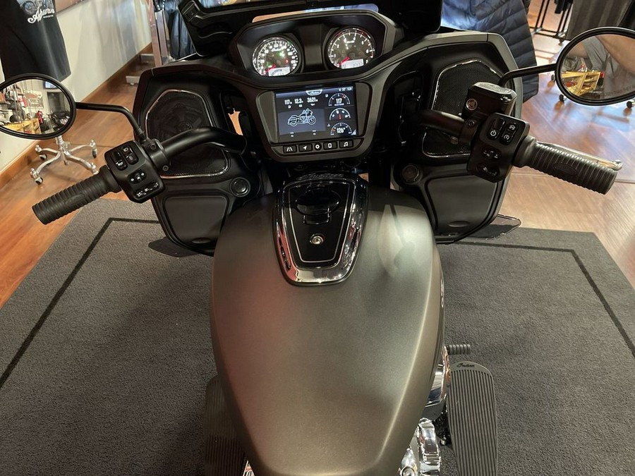 2023 Indian Motorcycle® Challenger® Titanium Smoke