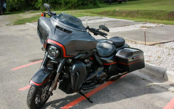 2018 Harley-Davidson® CVO™ Street Glide® FLHXSE
