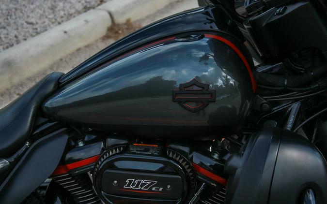 2018 Harley-Davidson® CVO™ Street Glide® FLHXSE