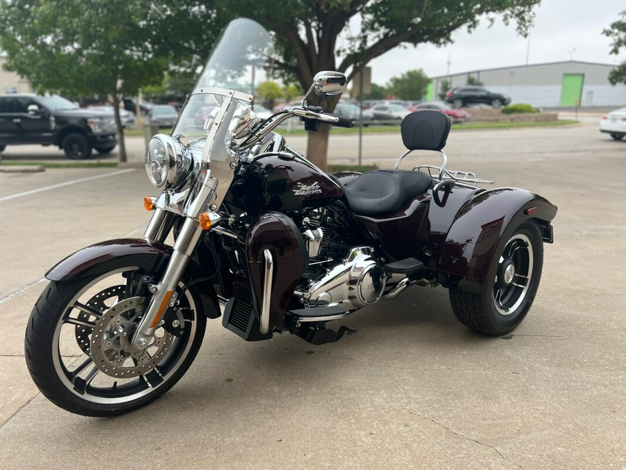 2022 Harley-Davidson® Freewheeler® Midnight Crimson/Vivid Black