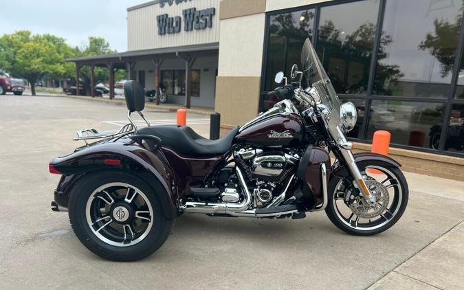 2022 Harley-Davidson® Freewheeler® Midnight Crimson/Vivid Black