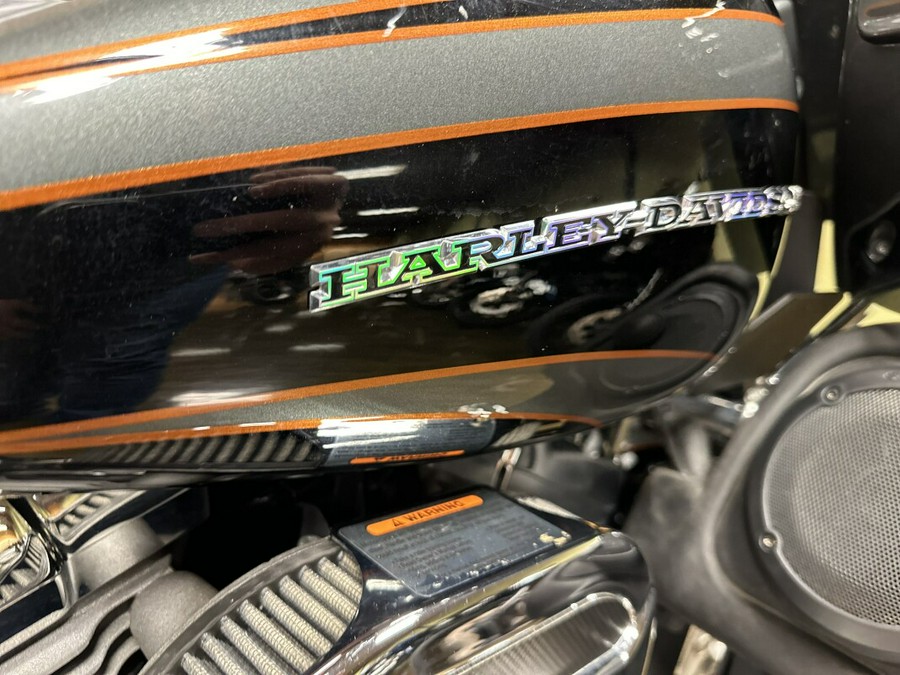 FLTRUSE 2016 CVO™ Road Glide® Ultra